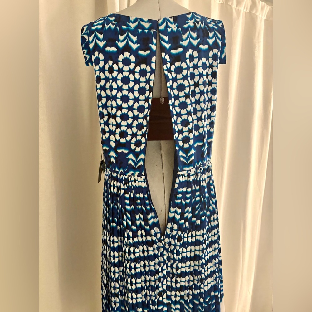 Adrianna Papell Ikat Fit & Flare Midi Dress Blue White  Pleated V-Neck Sz 14 NWT - Picture 5 of 16